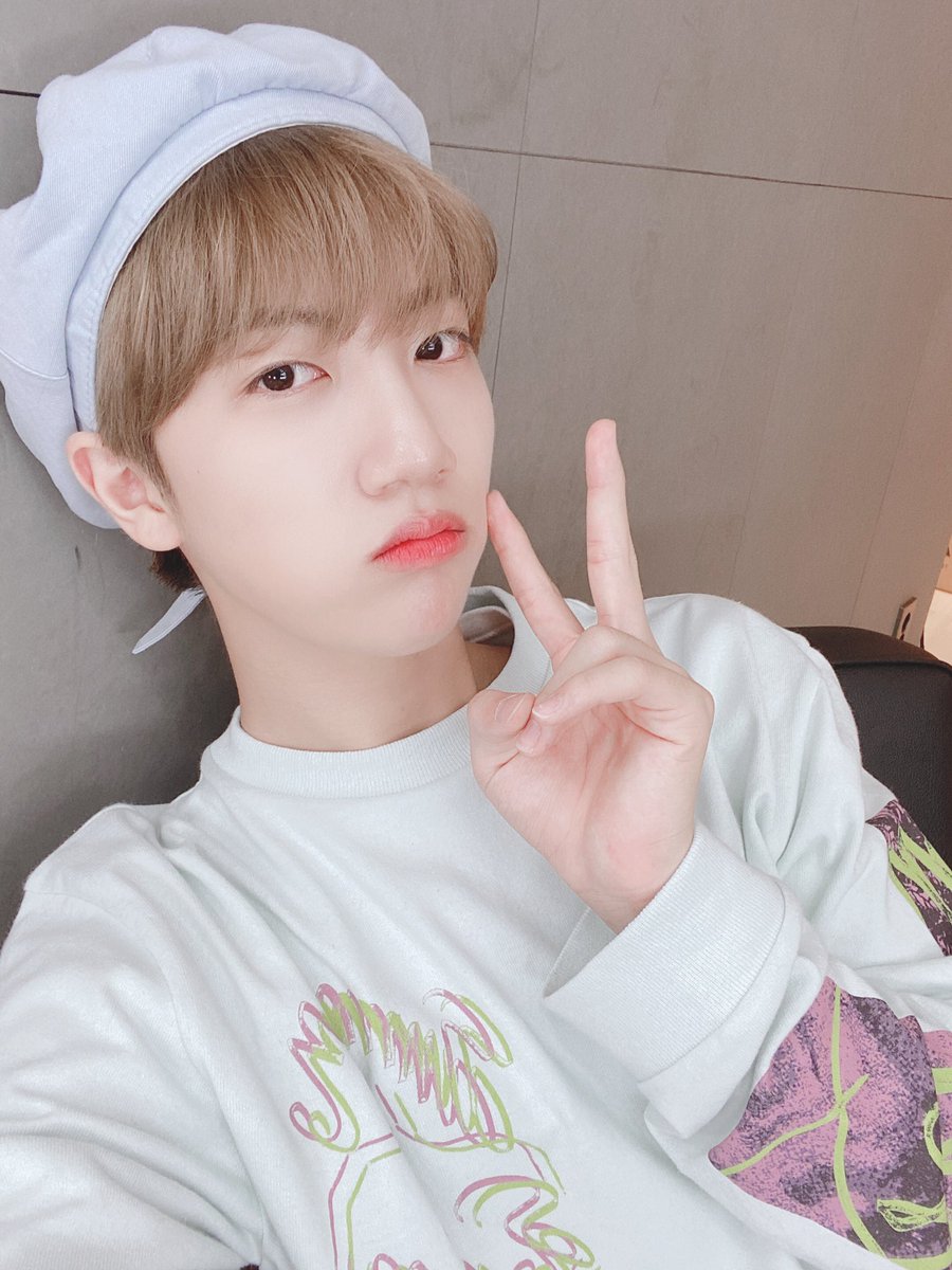 CRAVITY_twt's tweet photo. 여러분 정말 항상 감사드리고 항상 사랑해요ㅎ 여러분들이랑 함께인게 너무나도 행복하기에 시간이 너무나도 빠르게 느껴지네여ㅠ 다들 너무 보고 싶어여ㅠㅠ #원진 #다들 #완젼 #사랑해요 https://t.co/ihIhHMA3gs