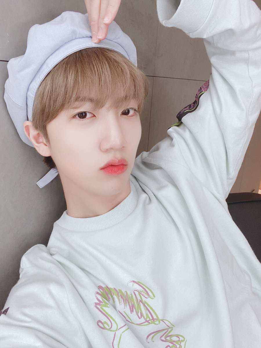 CRAVITY_twt's tweet photo. 여러분 정말 항상 감사드리고 항상 사랑해요ㅎ 여러분들이랑 함께인게 너무나도 행복하기에 시간이 너무나도 빠르게 느껴지네여ㅠ 다들 너무 보고 싶어여ㅠㅠ #원진 #다들 #완젼 #사랑해요 https://t.co/ihIhHMA3gs