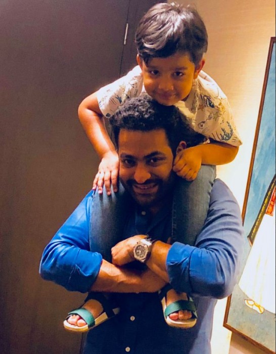 NTR2NTR_FC's tweet photo. 2018 Lo Pic 

1. @tarak9999 - #AbhayRam Unseen Pic
2.  వది చూసారు గా....... https://t.co/56x8GskpOa