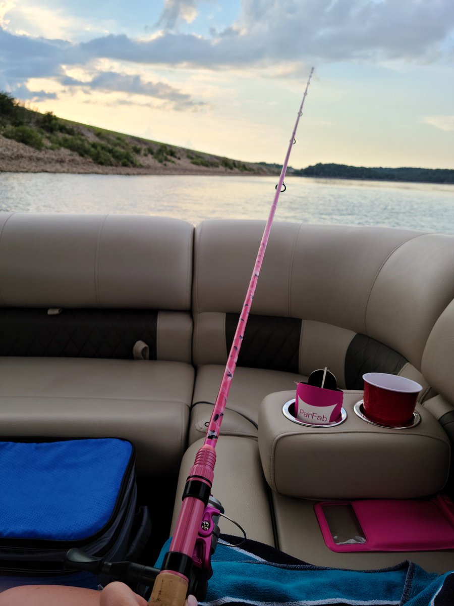 RWaller27's tweet photo. On the water last night, it was beautiful!! Also @cwaller83 pink fishing pole!! #VIEWS #Keystonelake https://t.co/abrkH0FoIz