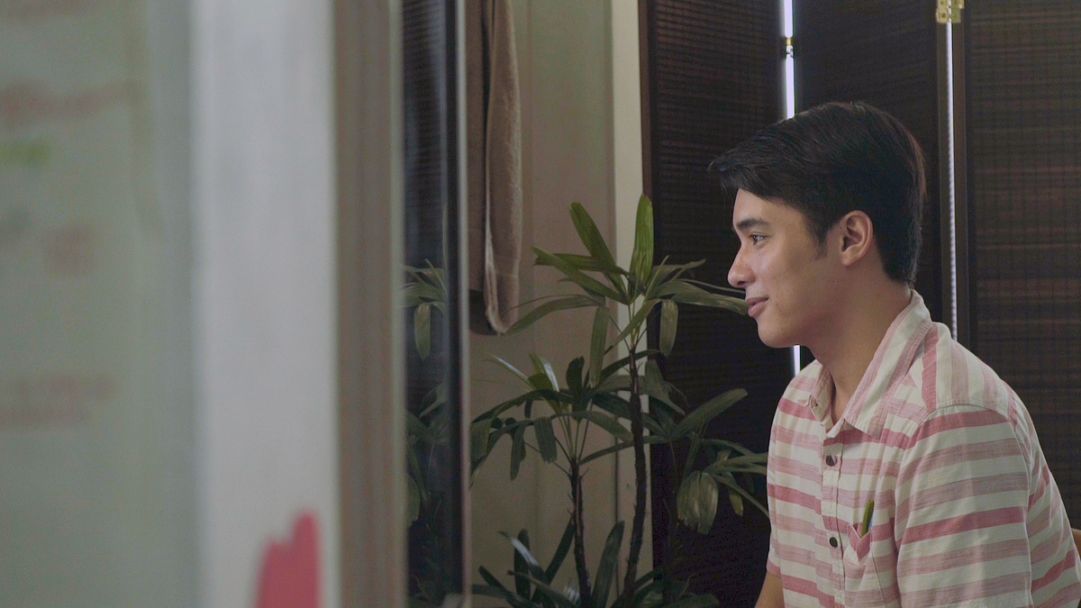 two separate shots combined together. no green screen involved. just the magic of editing, all thanks to our editor queen <a href="/apoldating/">Apol Dating</a> 🖤 #HelloStrangerEP5