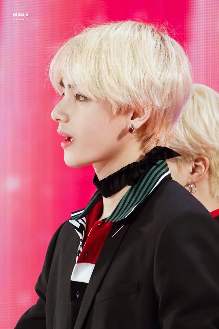 Taehyung's side profile appreciation - a breathtaking thread.