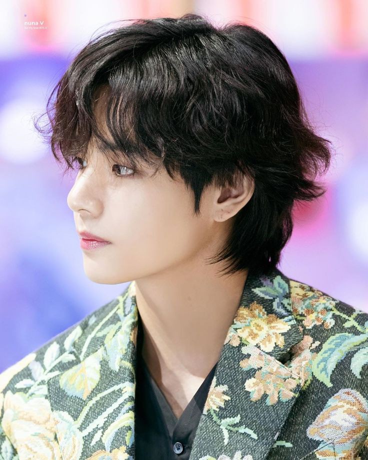 Taehyung's side profile appreciation - a breathtaking thread.