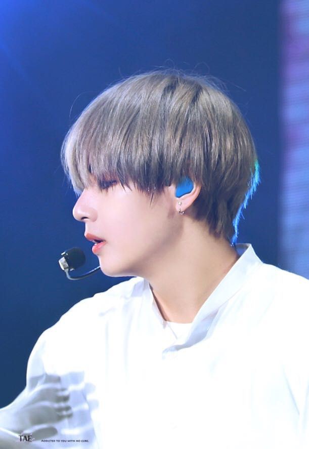 Taehyung's side profile appreciation - a breathtaking thread.
