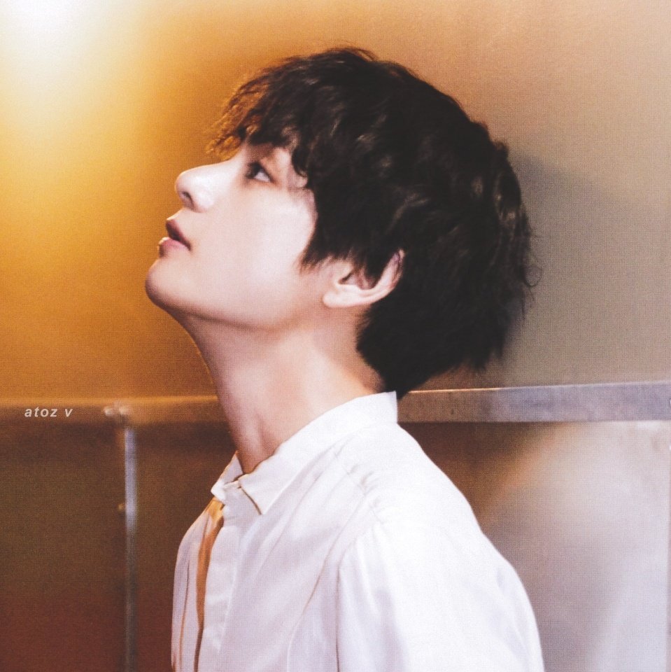 Taehyung's side profile appreciation - a breathtaking thread.