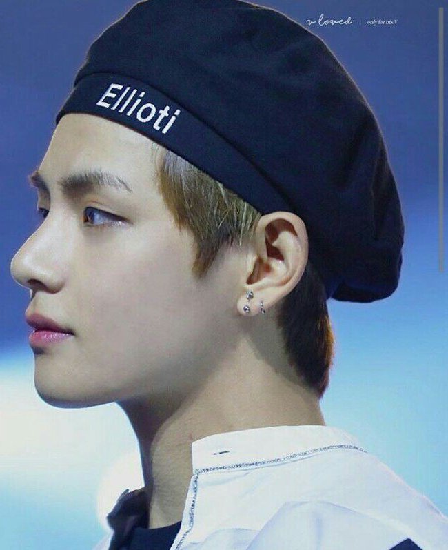 Taehyung's side profile appreciation - a breathtaking thread.