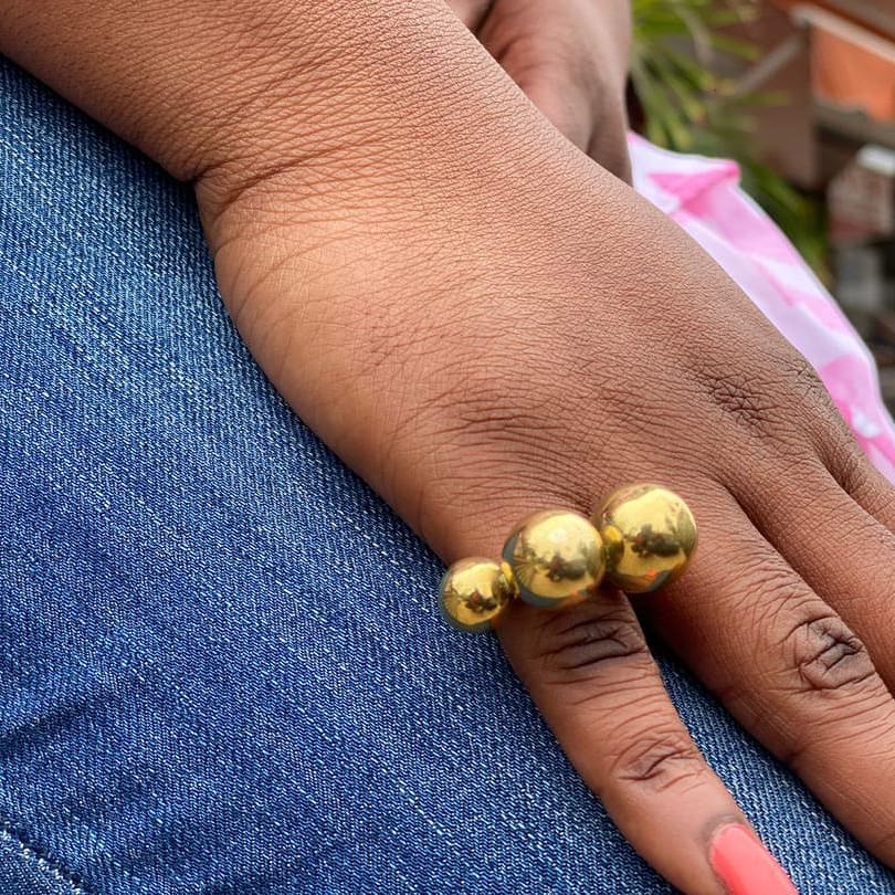 ILoveLayu's tweet photo. Après les colliers place aux bagues!!!!!!!
Faites vous plaisir avec nos bijoux faits main. 
Disponible à la boutique!

#ilovelayu #bijoux  #madeinwestafrica #bague #fashion #faitsmain #chic #style #modernité #soko https://t.co/WTcpVFIq52