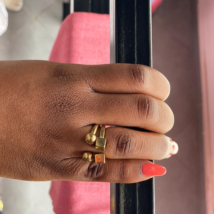 ILoveLayu's tweet photo. Après les colliers place aux bagues!!!!!!!
Faites vous plaisir avec nos bijoux faits main. 
Disponible à la boutique!

#ilovelayu #bijoux  #madeinwestafrica #bague #fashion #faitsmain #chic #style #modernité #soko https://t.co/WTcpVFIq52