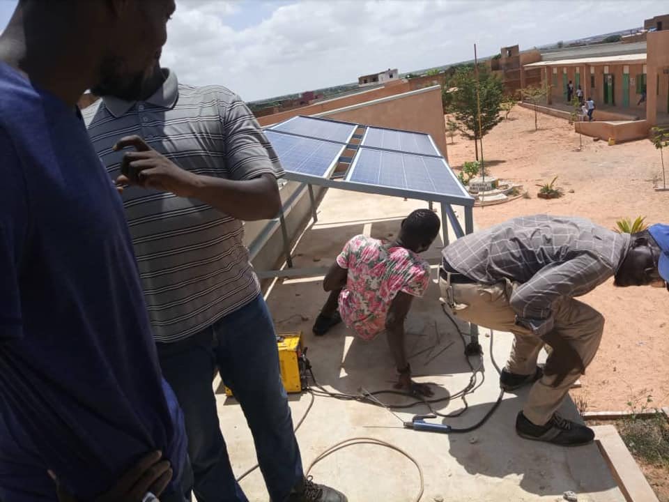 ONG_JED_SN's tweet photo. École primaire Mérina Gueye de Mboro/Région deThies bénéficie d’un accès à l’électricité avec le #ProjetECLAT en partenariat avec @PADEM - Programmes d'Aide et de Développement pour les Enfants du Monde

#ÉcLairagePourTous
#Energie_solaire https://t.co/6TDF0XgHdT