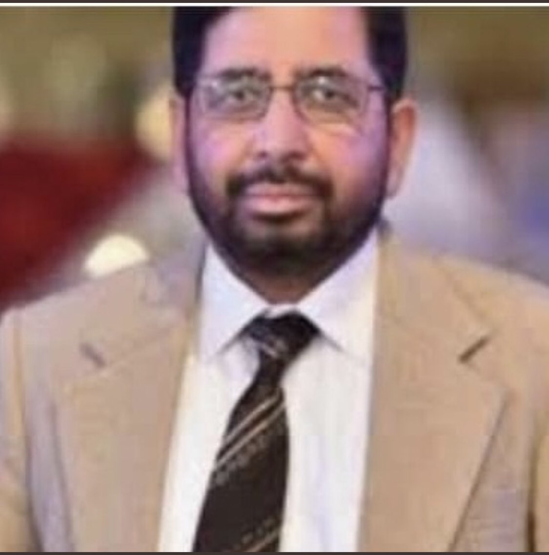 quirkemi's tweet photo. Dr Waqar Ali died today from complications of COVID-19. He leaves behind his family, many devastated colleagues and friends. He was a diligent, kind and gentle emergency doc and selflessly put himself at the frontline. RIP Waqar, we miss you @Beaumont_Dublin  @MaterTrauma https://t.co/6x4bsmQTrH