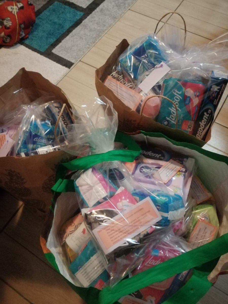 ChillanSumemos's tweet photo. Hemos Recibido un Tremendo Aporte X Parte de @Abofemcl #Ñuble. Un kit femenino Completísimo que serán parte de nuestras Canastas. Y Tú todavia no Te sumas..?? https://t.co/OYpwAY2LIC https://t.co/tGMJ9DgEXP