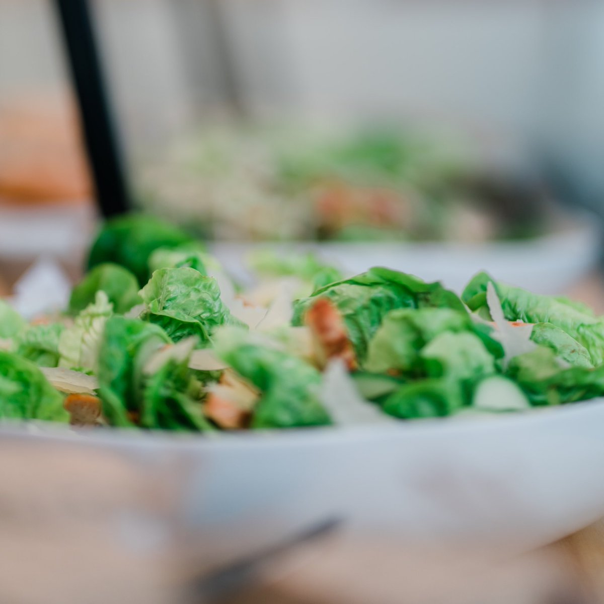 voxcinemas's tweet photo. 🥗 Super-food salads, freshly baked cakes, and made to order sandwiches are what makes #Kitchen35 your go-to for healthy eats. Order online NOW from Deliveroo!
#StaySafe #GreatMoments #VOXFoodie @MajidAlFuttaim 🎥🍿 https://t.co/IVef3UPgDO