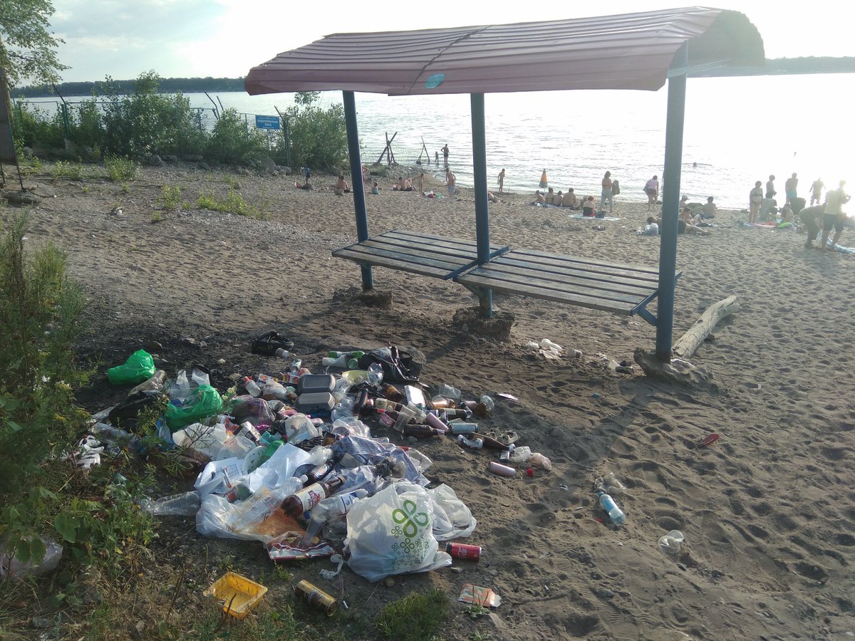 yacubson's tweet photo. @DepGorHozSamara на пляже Студёный овраг скопилось неприлично большое количество мусора https://t.co/ngSVrUSXsw