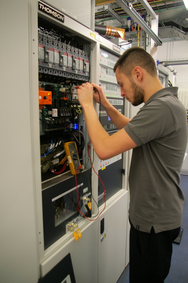 Receive support and training as an Apprentice Data Systems Administrator with <a href="/Arqiva/">Arqiva</a>, all while earning a competitive salary. Apply here: bit.ly/2BVtoo0 #Winchester #Apprenticeship