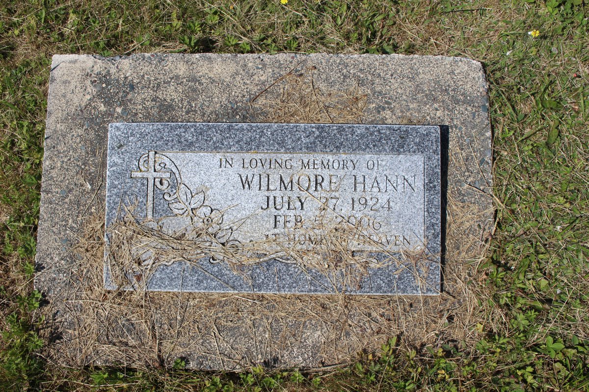 Include all important information in the photo frame. Make sure names, dates, and any other inscriptions are included. In the photo on the left, you can't see all the info. You want to make sure it looks like the photo on the right!