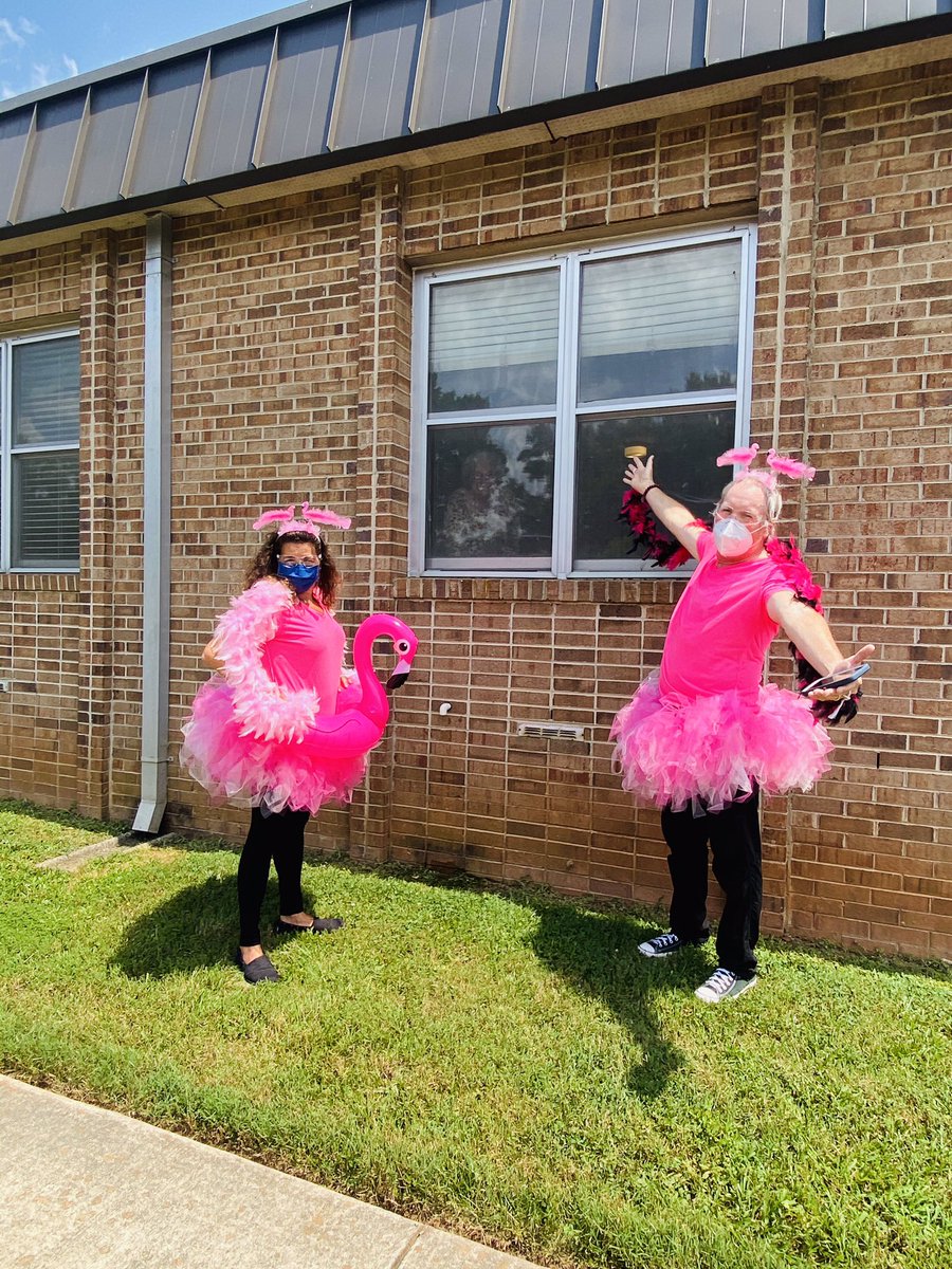 ls_carolinas's tweet photo. The flamingos have arrived! Those Trinity Place Hall Hoppinโ Heroes continue to bring smiles to the faces of everyone they encounter! ๐ฆฉ #LSC #trinityplace #heroesworkhere https://t.co/2I02defWkW