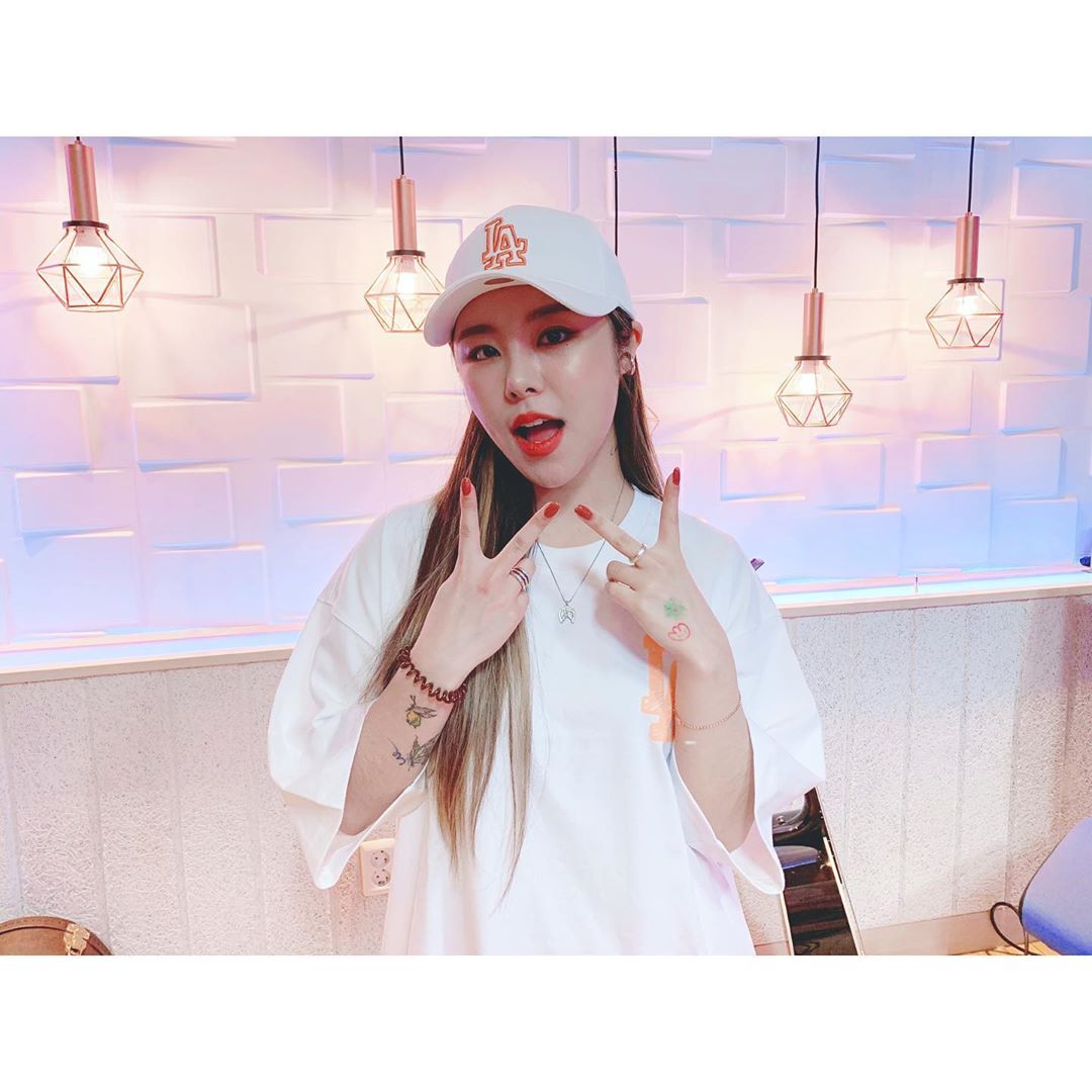 wheein__closet's tweet photo. 200610 휘인 정오의 희망곡 https://t.co/rrLJvgX6pv