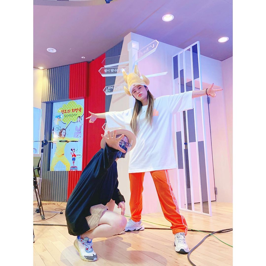 wheein__closet's tweet photo. 200610 휘인 정오의 희망곡 https://t.co/rrLJvgX6pv