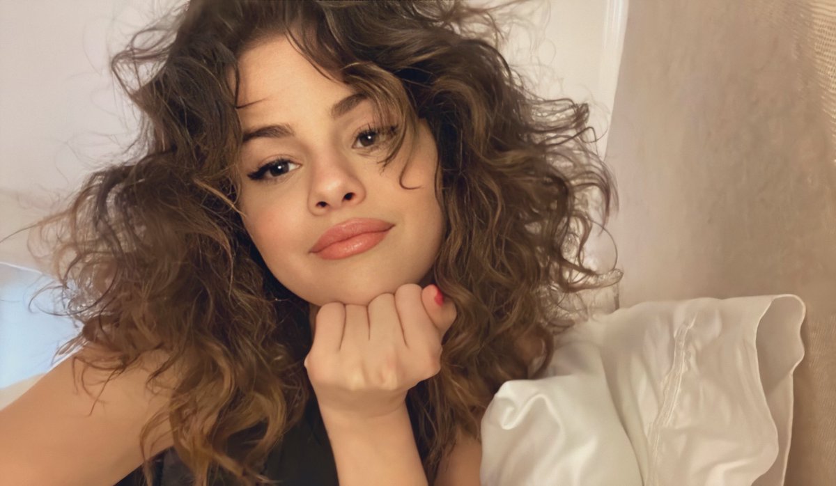xasylcm's tweet photo. happy birthday selena🥺🥺@selenagomez https://t.co/F85R40M8UJ