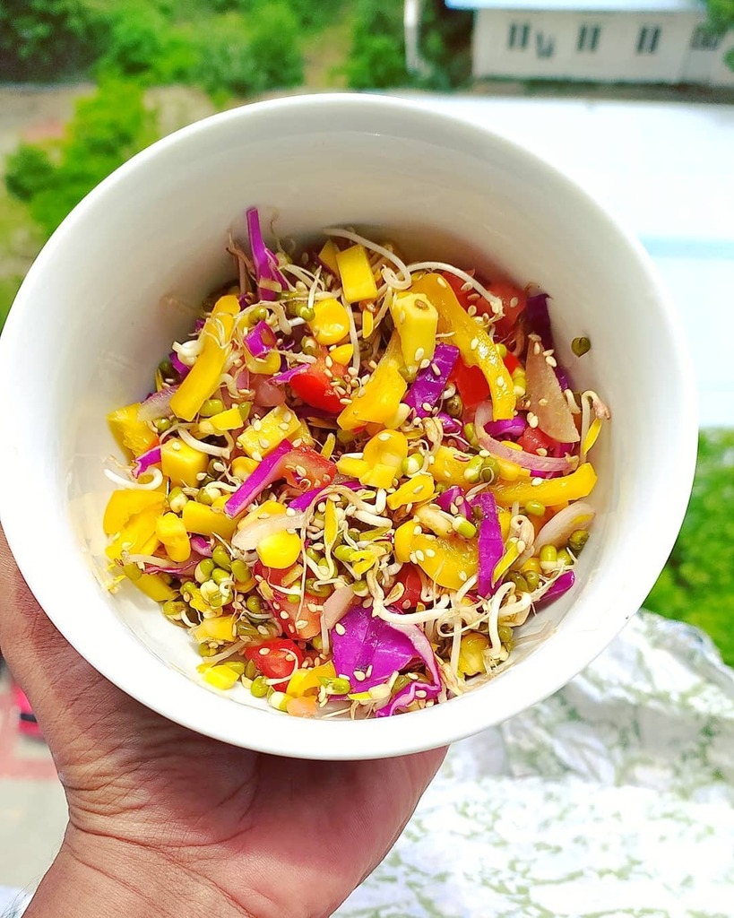 DurgaPrasadT's tweet photo. My salad today contains #moongsprouts, #microgreens, #rawmango, #purplecabbage, #fermentedgooseberries, #tomatoes🍅, #corn, #yellowcapsicum
.
.
And just #salt and #chillisauce for dressing, with a #roastedseseme seeds on top.
.
Super Yum and took no… https://t.co/AwquTqfBmK https://t.co/yhWZ9LV0ZQ