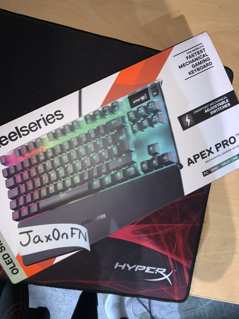 Jax0nFN's tweet photo. ⚠️ ONE FOR THE FUTURE ⚠️ 

Since my current AIR 58 giveaway is doing so well.. what would you guys like to see me run a competition for next?

If this tweet gathers any traction il do it .. 🙋🏽‍♂️🙋🏽‍♂️

RT For Final Mouse Air 58 (Cherry Blossom Blue)

LIKE for APEX pro TKL 

LMK 🤷🏽‍♂️ https://t.co/gjVXFdqLIY