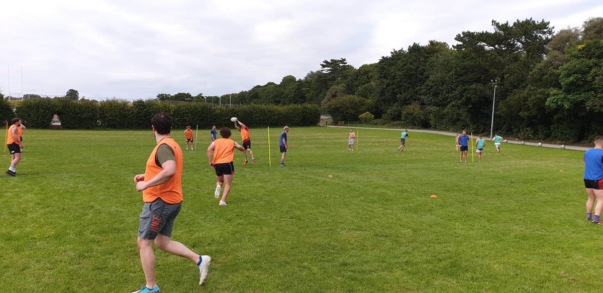 CirencesterRFC's tweet photo. Great numbers at @cirencesterrugby last night !
See you all tomorrow we go again and itβs #thirstythursday too!
All welcome new and old !
#training #skills #fitness #rugby @grfurugby #communith #clubhouse #rugbyplayers https://t.co/KjJnitRSq7