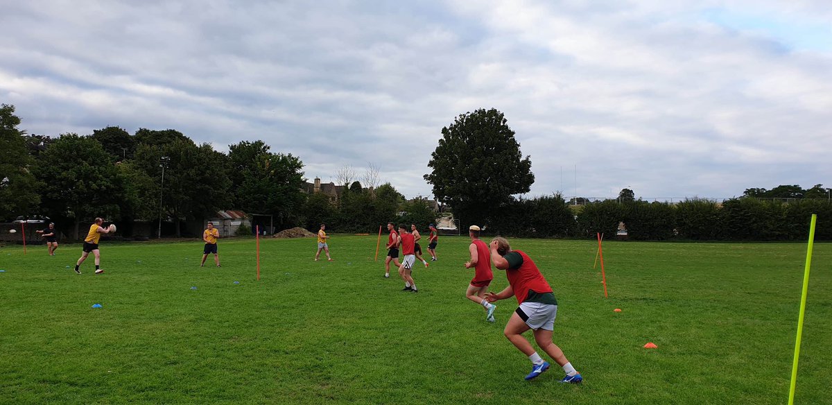 CirencesterRFC's tweet photo. Great numbers at @cirencesterrugby last night !
See you all tomorrow we go again and itβs #thirstythursday too!
All welcome new and old !
#training #skills #fitness #rugby @grfurugby #communith #clubhouse #rugbyplayers https://t.co/KjJnitRSq7
