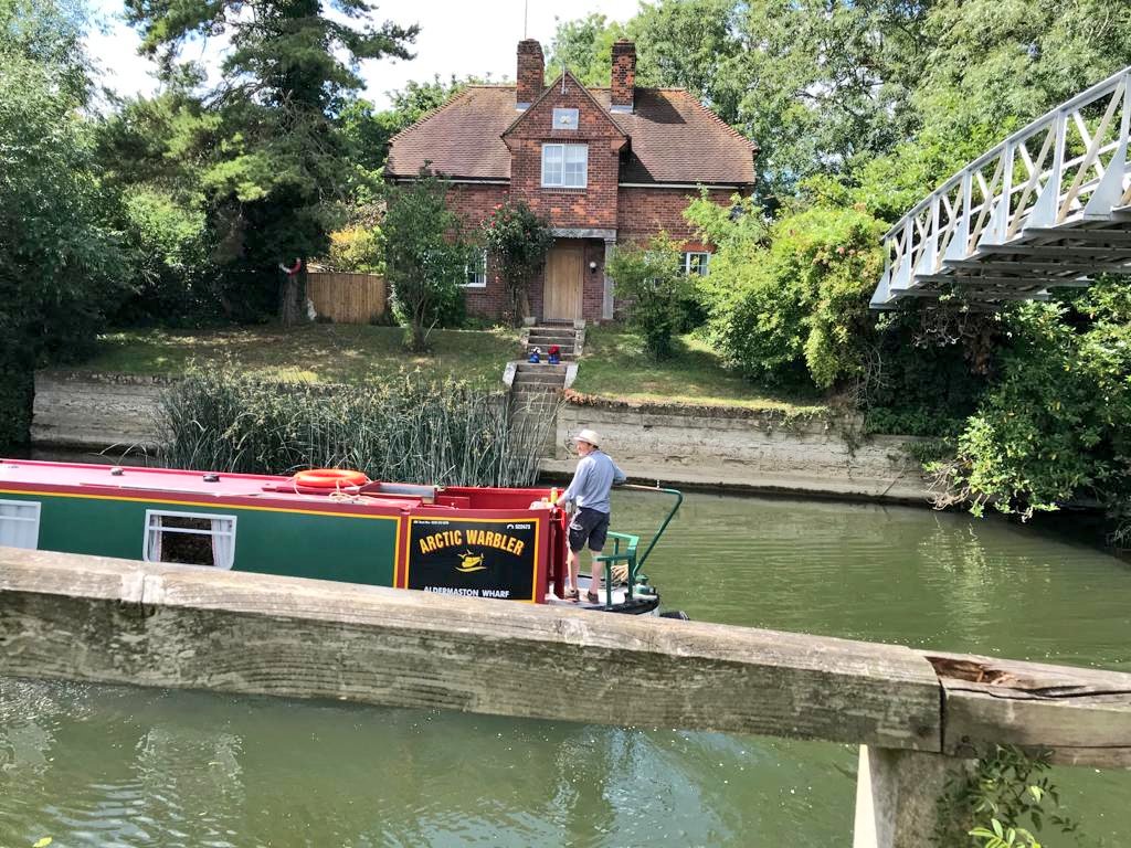 andrew_dubock's tweet photo. Another day, another bridge! Crossing #DaysLock near #DorchesteronThames
C'mon Team #505050Walk - keep going! 👏 (Suggest you *don't* climb the Clumps today though!)
@mrsantonialee @DSAInfo @StHelensSchool #DSA50 https://t.co/JIkRgiywW5