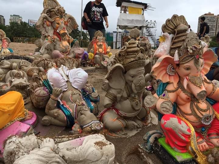 Real_Parivartan's tweet photo. On 13th September, 2019,
We did a Clean-up Drive post Ganesh Visarjan at Girgaum Chowpatty, to clear the beach from the Plaster of Paris (POP) based Ganesha idols which has serious impact to our mother nature from it.
#weareparivartan #UseEcoFriendlyIdols #SaveBeach #SaveNature https://t.co/yZ4pbh1A9L