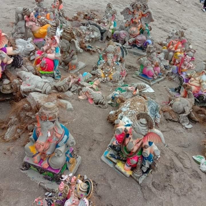 Real_Parivartan's tweet photo. On 13th September, 2019,
We did a Clean-up Drive post Ganesh Visarjan at Girgaum Chowpatty, to clear the beach from the Plaster of Paris (POP) based Ganesha idols which has serious impact to our mother nature from it.
#weareparivartan #UseEcoFriendlyIdols #SaveBeach #SaveNature https://t.co/yZ4pbh1A9L