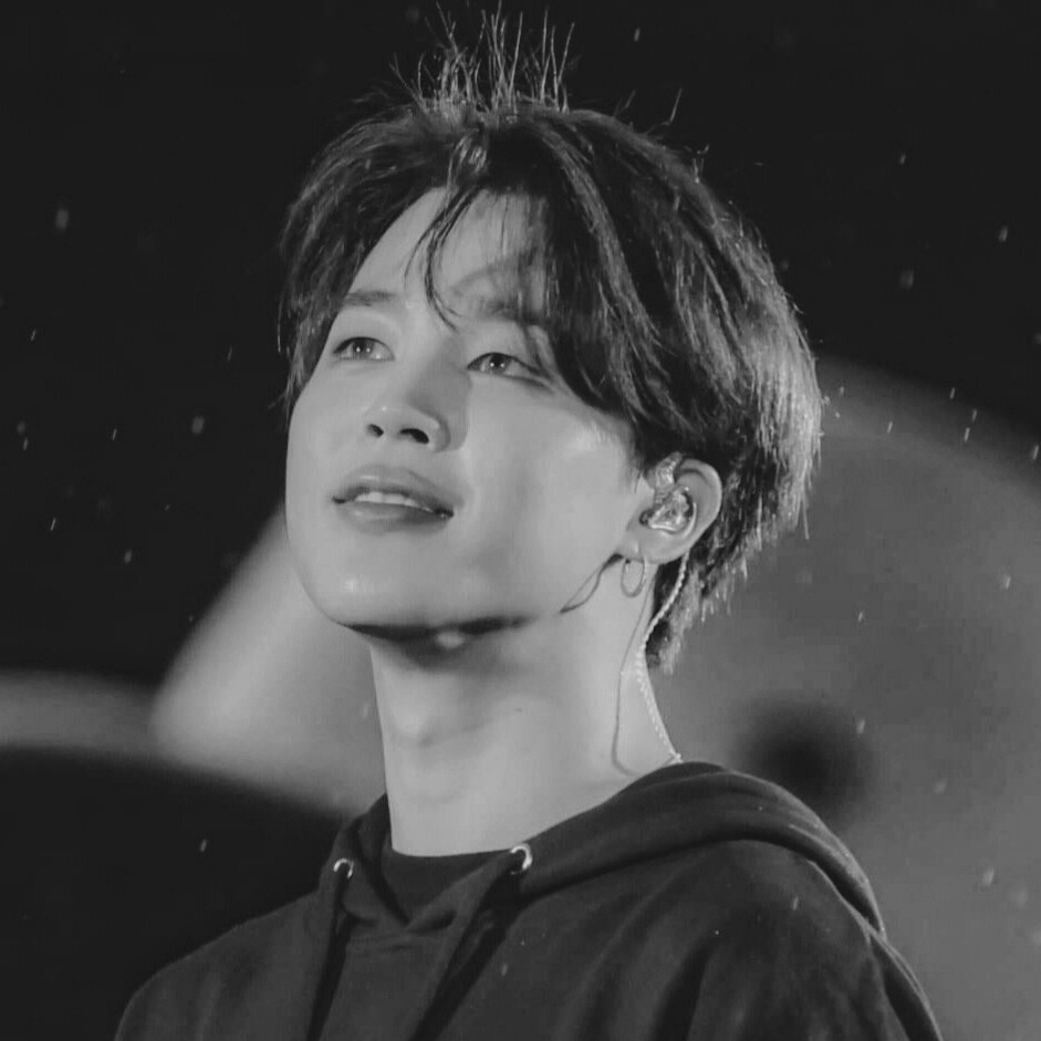 straykkath's tweet photo. This Hwang Hyunjin with this Park Jimin ♡ https://t.co/s7ldtKDv6G