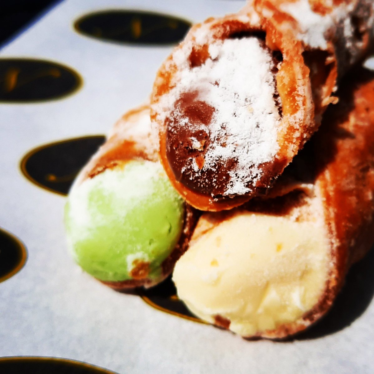 wonderduo's tweet photo. First time #outout since lockdown went for an al fresco lunch @CafeNonnas and enjoyed these bad boys in the sunshine with @gruf1968! #cannolis #eatingout #miltonkeynes 😋☀️ https://t.co/Uu9SqenDGr