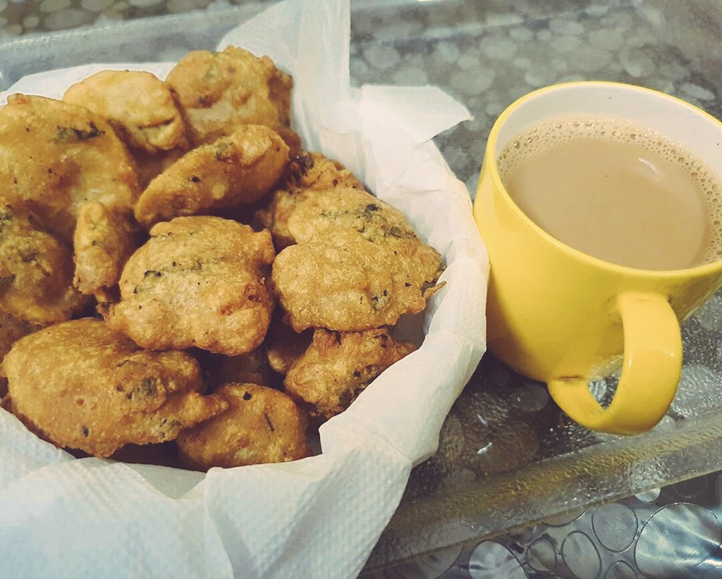hemantsae's tweet photo. Monsoon Combo
Perfect evening for classic chai and pakode
#DelhiRains
#Monsoon2020
#MonsoonTwitter
@TheKavitaSingh https://t.co/AWRmTNfJo5