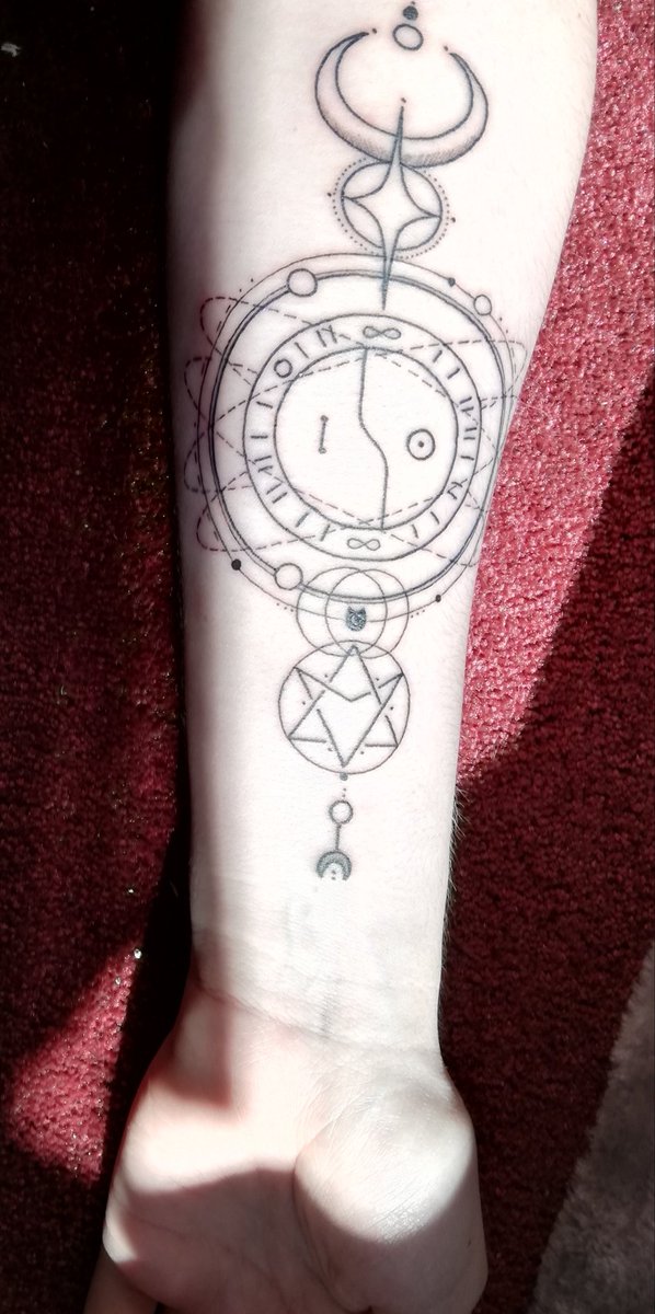 celestialbin_'s tweet image. ☆  to honor the stars, that kept shining brightly even during the darkest of times ☆