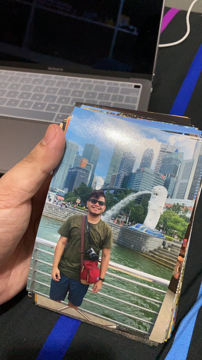 louiemhartm's tweet photo. Dumating kanina pinaprint kong 150 pcs via #PhotobookApp from recent trips.... Plus got extra time para lagyan ng mga pictures tong binili ng nanay kong dambuhalang frame na wala namang kahit isang photo. 🤷🏻‍♂️ https://t.co/cGlm8dJLpF