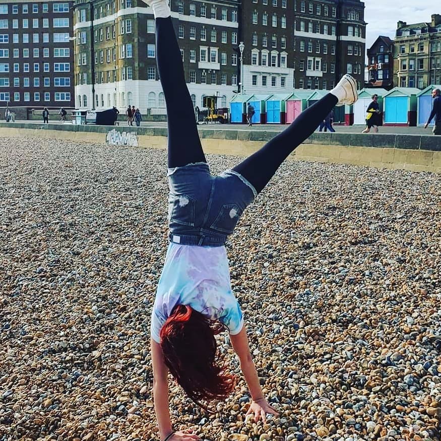 decaraofficial's tweet photo. Who did better -Court or Elio?😂 
#beach #brightonband #brighton #brightonbeach #brightonandhove #hove #cartwheel #decaraband #decara #redhair #unsignedartist #alternative #altrock #band #brightonmusicians #brightonseafront #beachday #independentartist #femalefronted #womeninrock https://t.co/sxlAvg6pbm