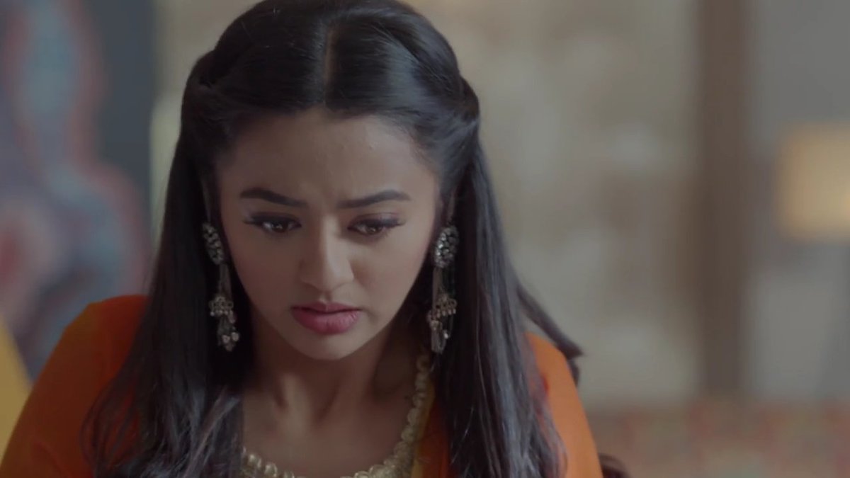 HellyS_Admirers's tweet photo. Me when am caught churaoing my sister's chocolates from fridge at midnight 🤤👀
#HellyShah #IMMJ #IshqMeinMarjawan2 https://t.co/NhZwW4poVI