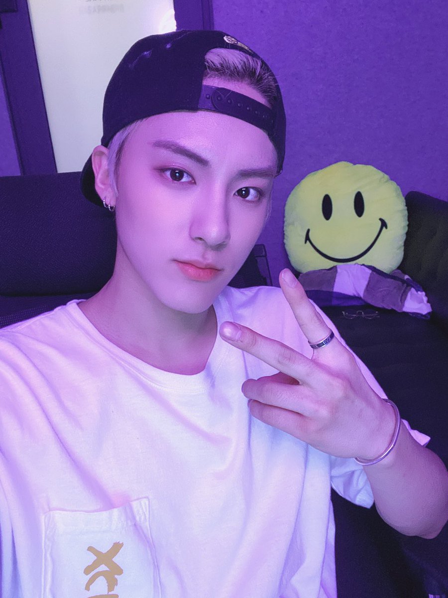 WE_THE_BOYZ's tweet photo. [에릭] smile :) https://t.co/PBckKdR6xq