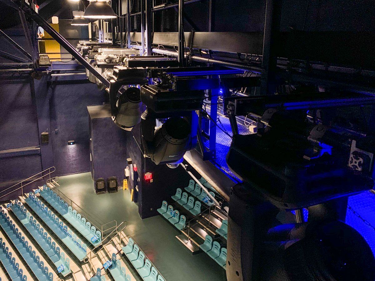 magnumco's tweet photo. Some of our team went out to an installation we did at the Atlanta Aquarium to do some maintenance on all the equipment. #atlantaaquarium #thelightstuff #lightinginstall https://t.co/55yBijFTCN