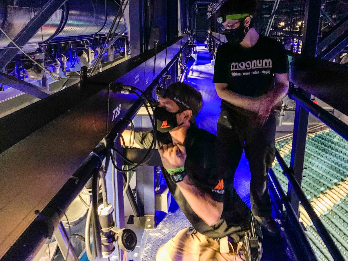 magnumco's tweet photo. Some of our team went out to an installation we did at the Atlanta Aquarium to do some maintenance on all the equipment. #atlantaaquarium #thelightstuff #lightinginstall https://t.co/55yBijFTCN