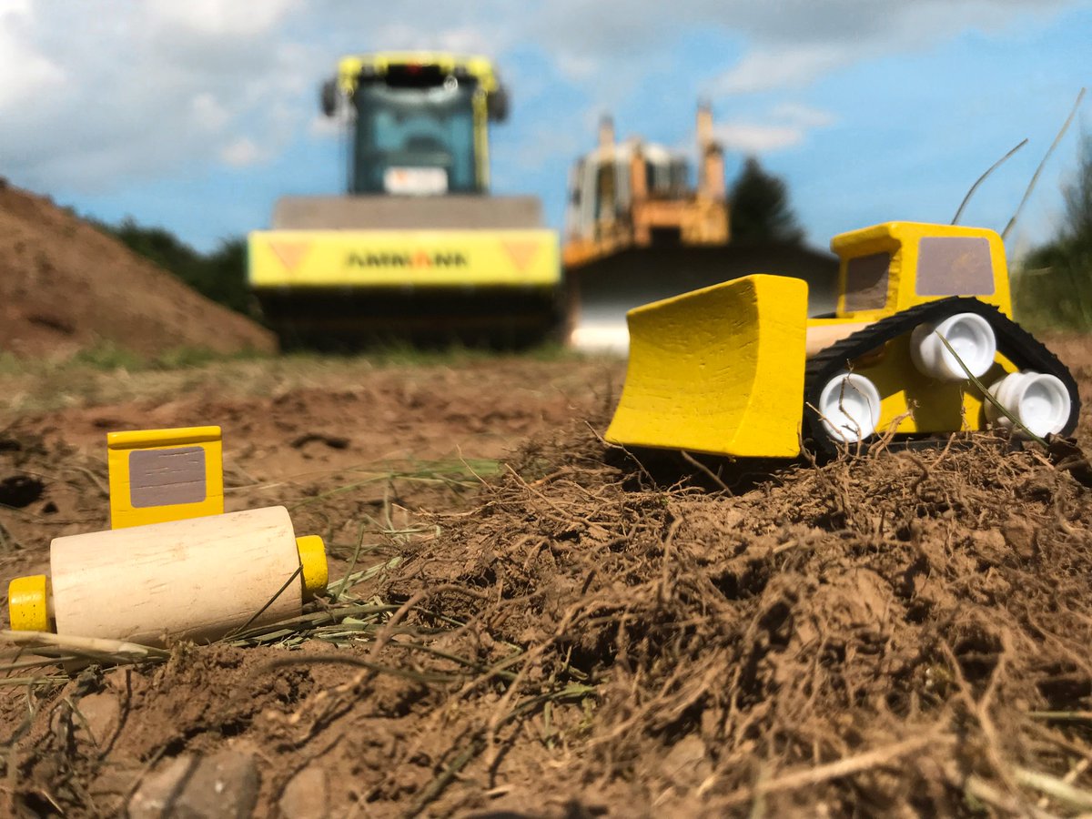 greenstories_de's tweet photo. Wir ebnen uns den Weg in eine grüne Zukunft! 🚧

Seid gespannt, was #greenstories dieses Jahr noch für euch bereit hält. https://t.co/a26v78EUXW