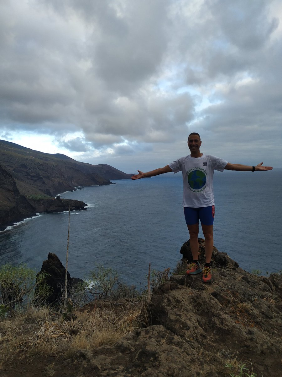 2426_SobreElMar's tweet photo. Después de 2 intentos pasados, en 2020 consigo la vuelta a #LaPalma a pie, 4 días y 158km de barrancos, acantilados, bosques y volcanes, lluvia, sol y estrellas! Increíble! Gran equipo.
@LuchaEla
@LaPalmaSenderos @visitalapalma
#gr130 
Próximo objetivo: #lagomera @crisclemente85 https://t.co/EI8iglS141