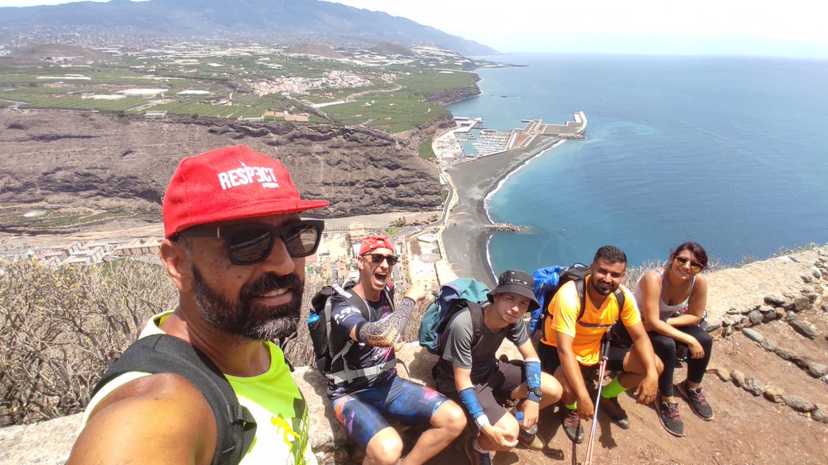 2426_SobreElMar's tweet photo. Después de 2 intentos pasados, en 2020 consigo la vuelta a #LaPalma a pie, 4 días y 158km de barrancos, acantilados, bosques y volcanes, lluvia, sol y estrellas! Increíble! Gran equipo.
@LuchaEla
@LaPalmaSenderos @visitalapalma
#gr130 
Próximo objetivo: #lagomera @crisclemente85 https://t.co/EI8iglS141