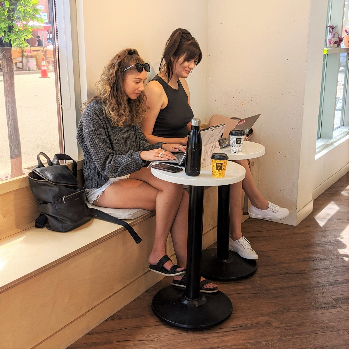 goodtradeco's tweet photo. Indoor seating is open! We love watching creative minds busy at work in our space. Whether you're coming to get out of the office, to set up office, or to take a break, having you in our space is welcomed. #GoodTradeCo https://t.co/u9Lk53aPSe