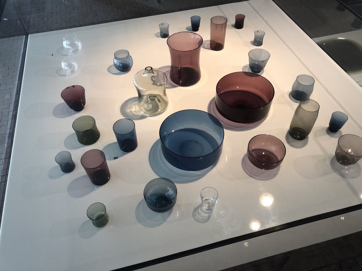 RaijaLiisa's tweet photo. Näissä ei ole mitään liikaa eikä niistä puutu mitään #finnishdesign #timosarpaneva #glass #Iittalandesignmuseo https://t.co/QV3V8fOhi1