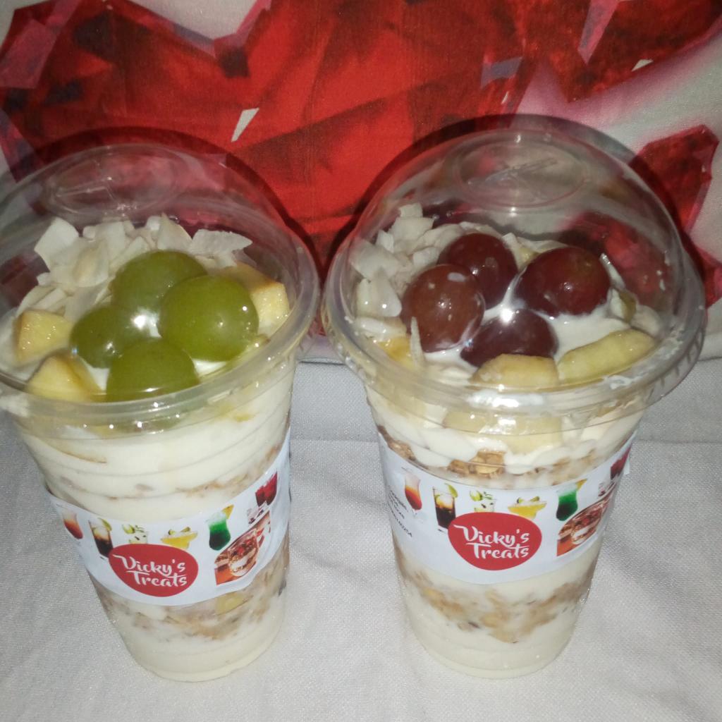 Parfait goodness🙌🏻how do you like your parfait?with green or red grapes?we gat ya..dm or whatsapp 07066740254 to order #parfaitinasaba #Asaba #asababusiness #dailydeliveryinasaba #healthytreatsinasaba #treatsinasaba #asabavendor #parfaitlovers #asabachef #asababaker