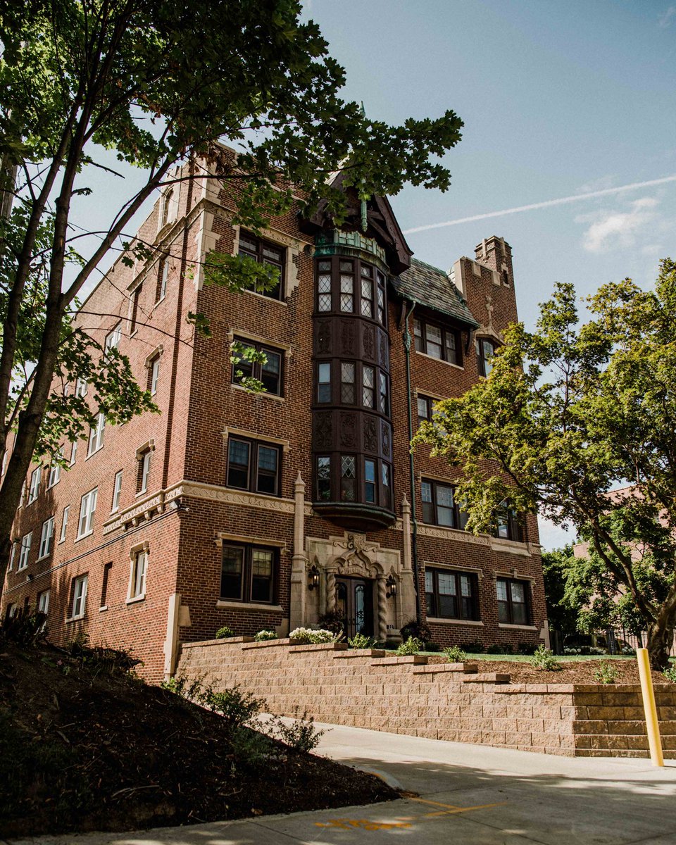 LJFamFoundation's tweet photo. Our journey with @Graduate_Hotels began in October to renovate this iconic piece of Akron architecture, built in 1923. With 23 contract companies by our side &amp; battling a pandemic... we poured our hearts into the last 6 months so our families could have a roof over their heads. https://t.co/LwmQsfL2QB