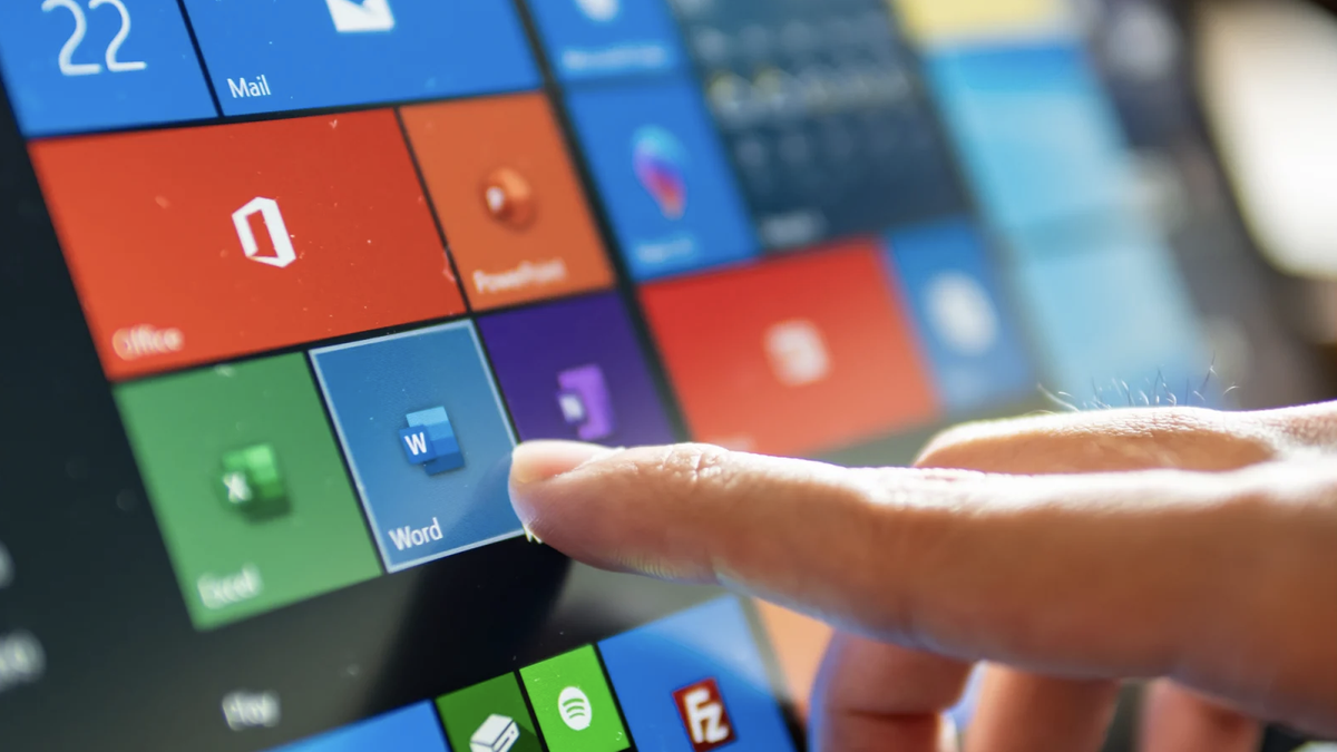 lifehacker's tweet photo. How to remove Windows 10's undeletable bloatware: https://t.co/QfvT7HK5vc https://t.co/n68gqmJAlN