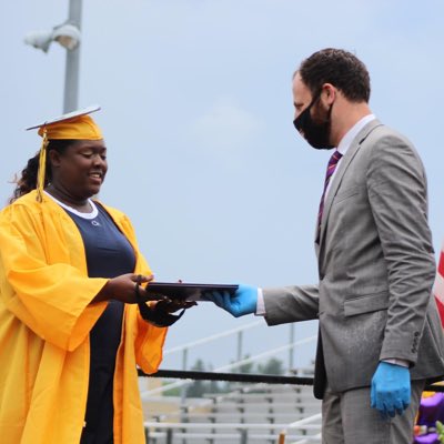 Diamond43943748's tweet photo. This picturespeaks volumes while in school I tried my best to stay away from him, I don’t think there is anyone else I’d rather receive my diploma from #NewProfilePic https://t.co/op1i7DZr5f