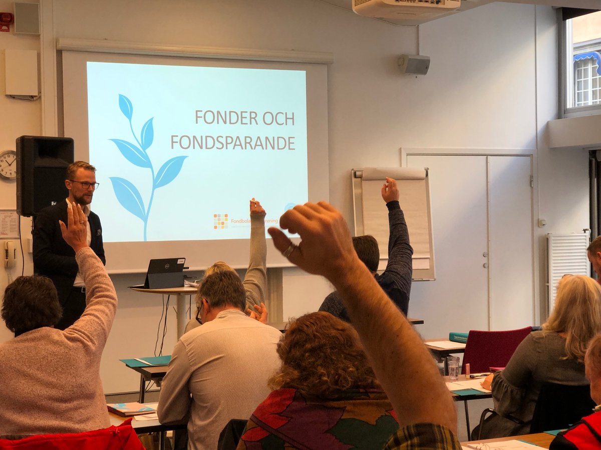 Är du sugen på att gå vidare i karriären? Gillar du fonder som sparform och brinner för att förmedla dina kunskaper till ungdomar och andra? Då kanske du vill bli vår nya sparekonom. Läs om ett viktigt, kul och utåtriktat uppdrag:
fondbolagen.se/aktuellt/nyhet…